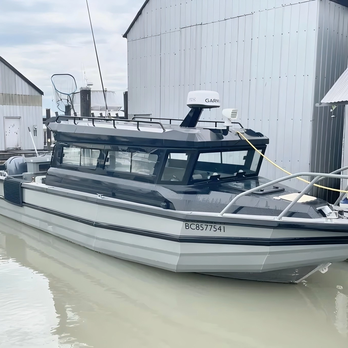 Лодка Easycraft 9 м с передней дверью и полной каютой